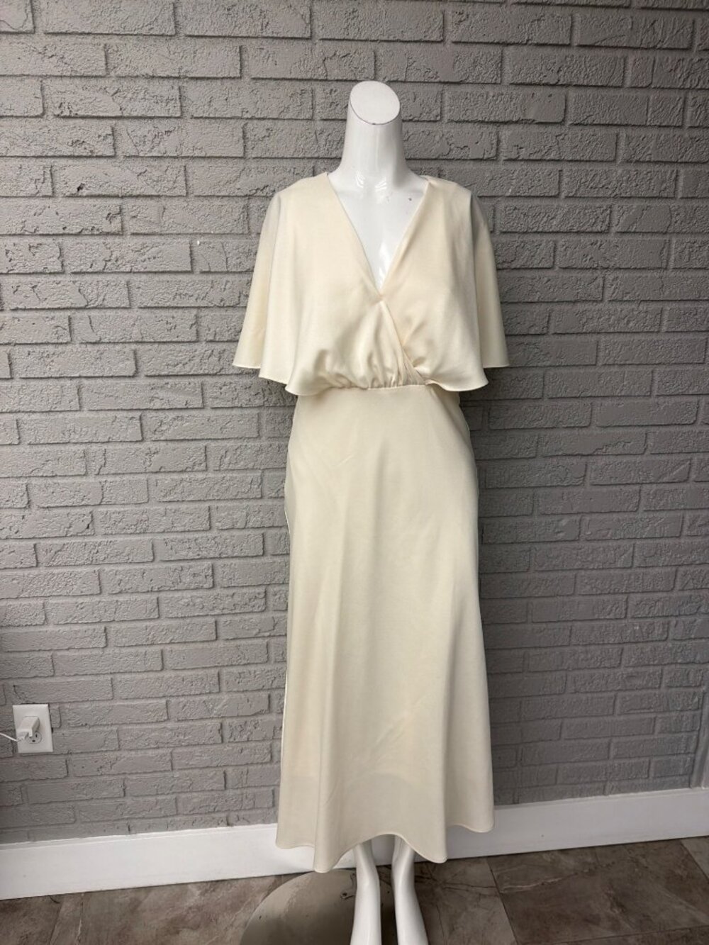 Taylor Women’s Surplice V-Neck Caplet Sleeve Satin Hi-Lo Midi Dress Size 8